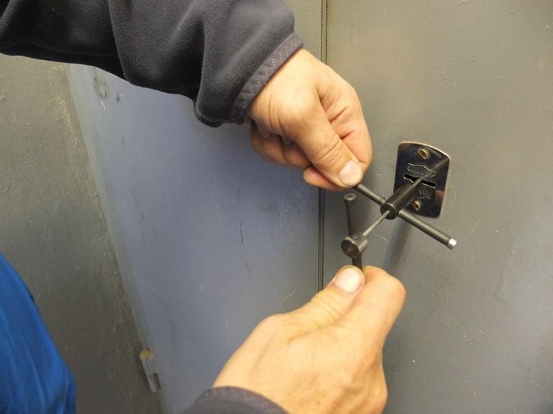 Срочное открытие замков гаража в Чусовом